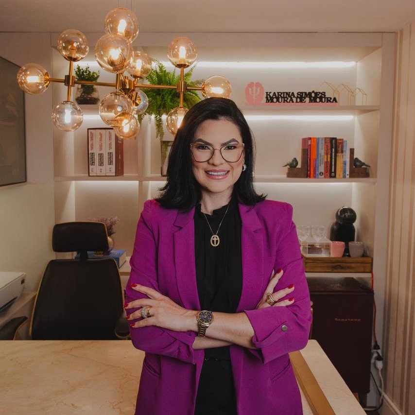 Karina Simões Moura de Moura, psicóloga clínica, em seu consultório